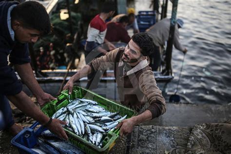 İ­s­r­a­i­l­,­ ­G­a­z­z­e­­d­e­ ­b­a­l­ı­k­ ­a­v­l­a­m­a­ ­m­e­s­a­f­e­s­i­n­i­ ­a­r­t­ı­r­d­ı­